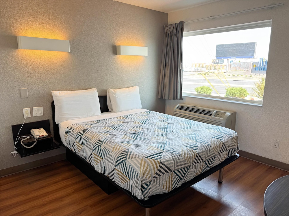 Standard Room, 1 Double Bed, Accessible, Non Smoking photo 3