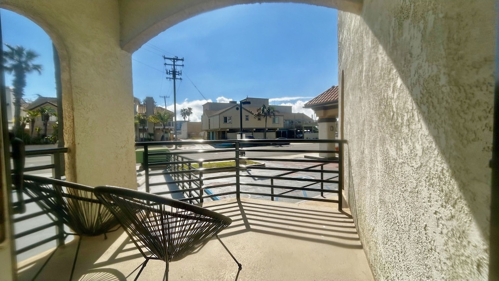 Standard Room, 1 Queen Bed, Balcony photo 2