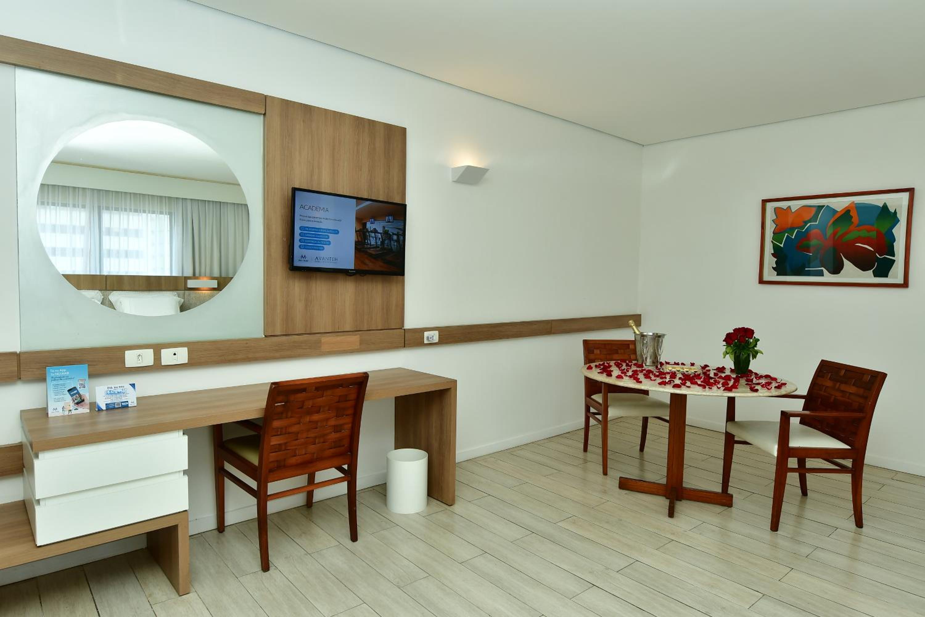 Master Room (2 Adults + 1 Child) thumbnail 6