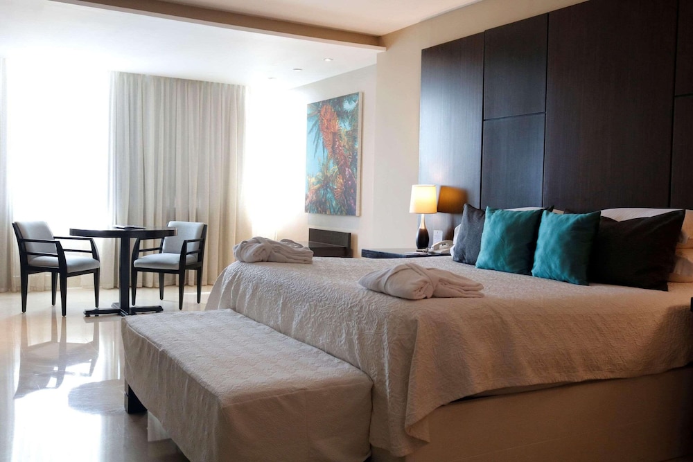 1 King Bed, Studio - Photo 3