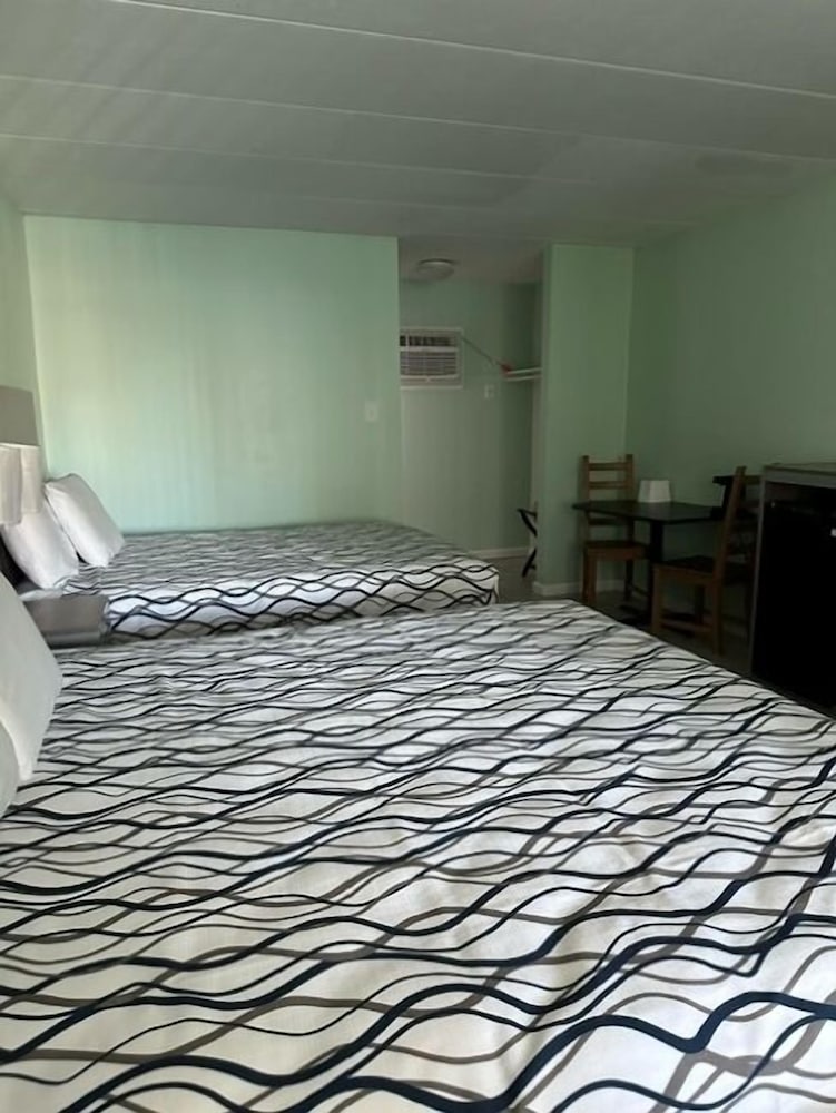 Deluxe Motel Room-Obstructed View photo 2