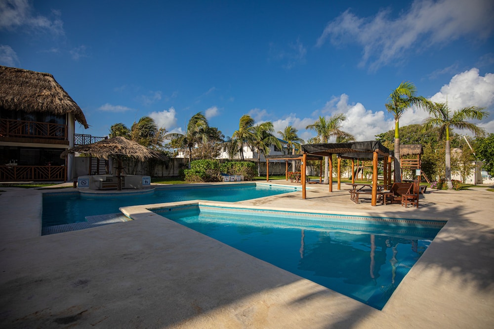 Deluxe Room, 2 Double Beds, Partial Ocean View, photo 6