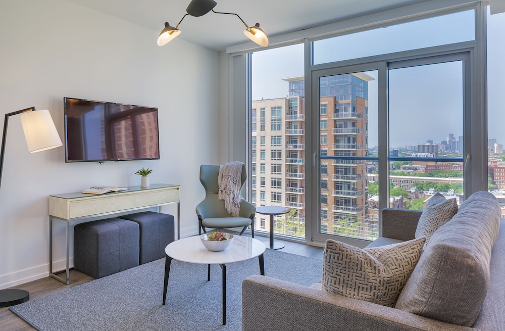 Executive Suite, 1 King Bed with Sofa bed, City View - Photo 2