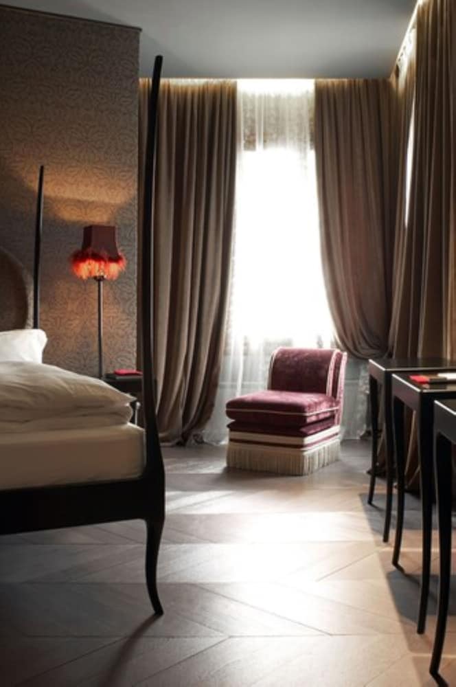 Junior Suite, 1 Queen Bed, Canal View, Corner (Grand Canal n.10) photo 3