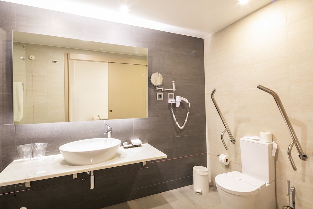 Premium Double Room - Photo 8