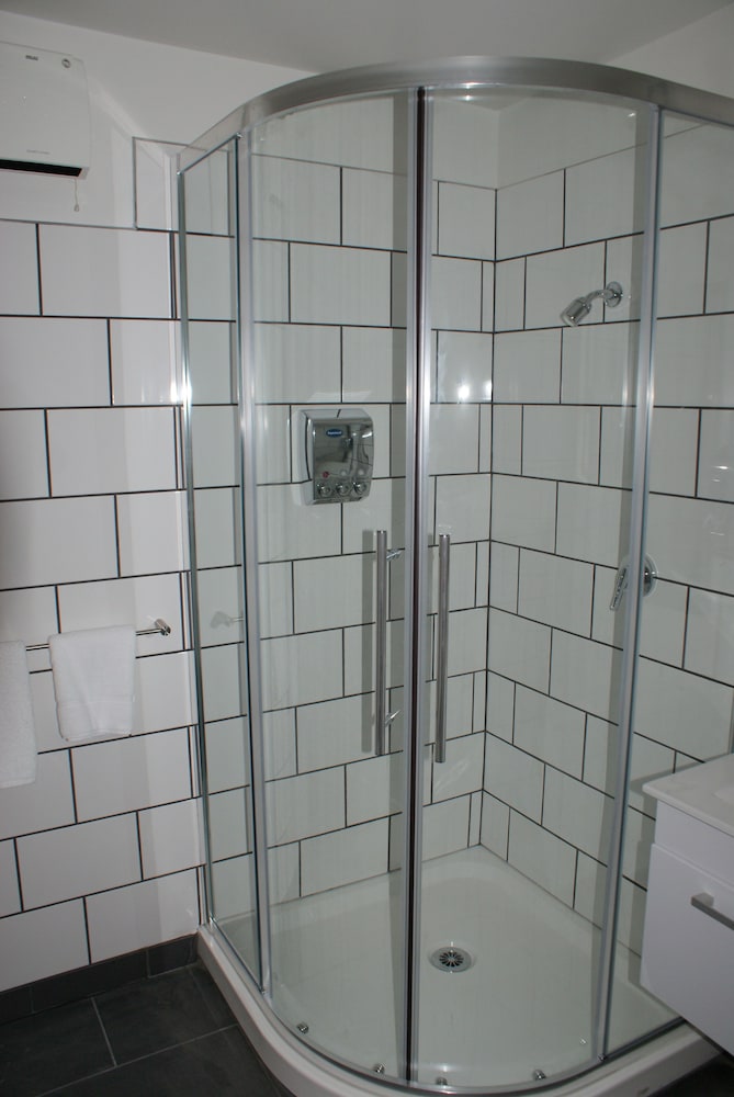 Honeymoon Double Room, 1 King Bed, Jetted Tub photo 3
