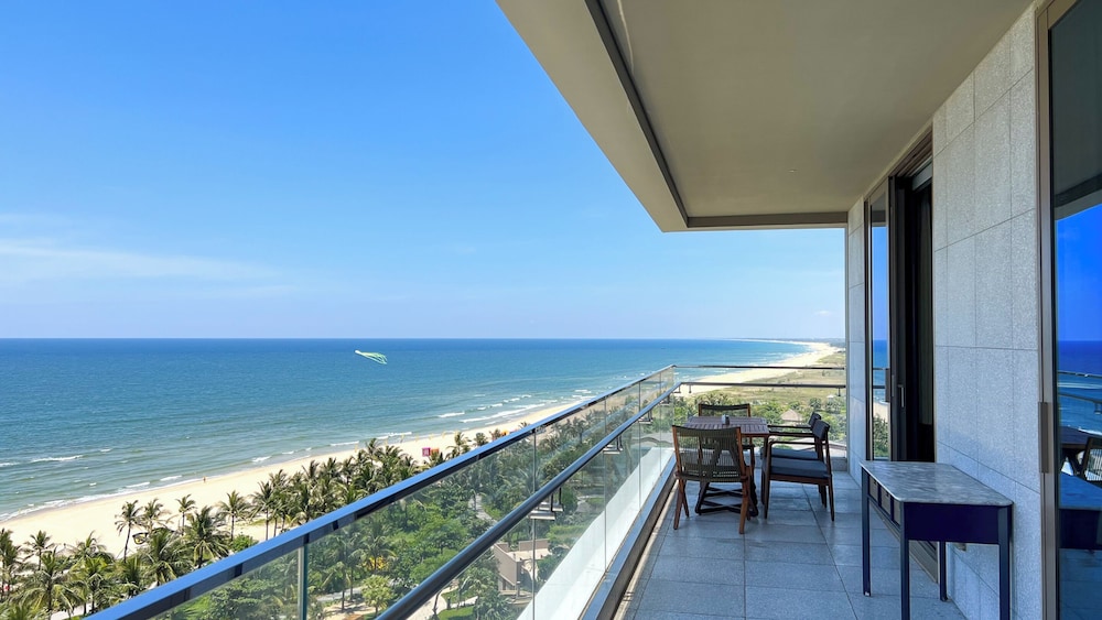 Premier Ocean View Suite - Photo 6