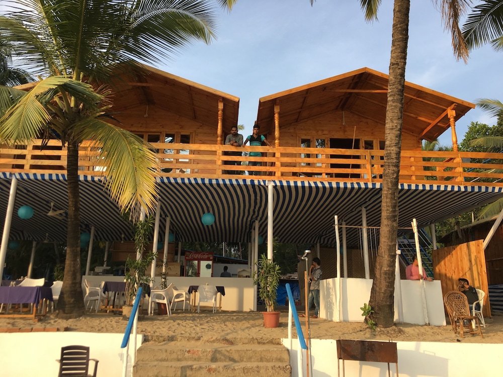 Deluxe AC Sea Facing High Rise Hut photo 1
