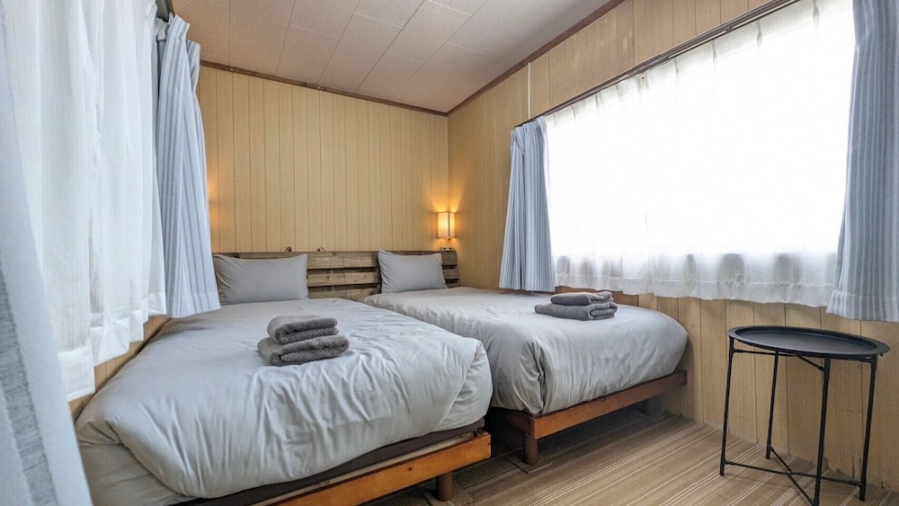 Economy Twin Room photo 1