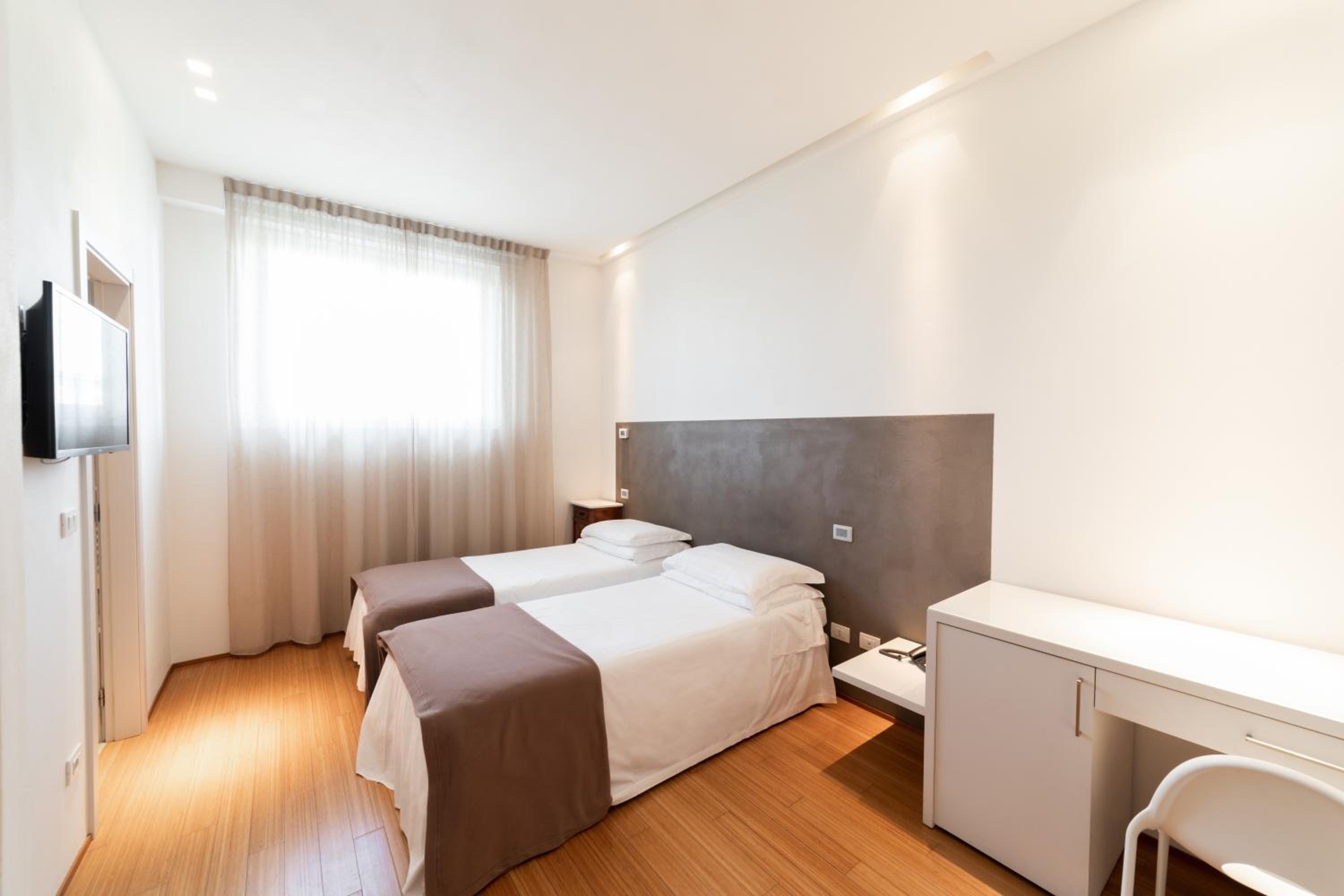 Standard Double or Twin Room photo 3