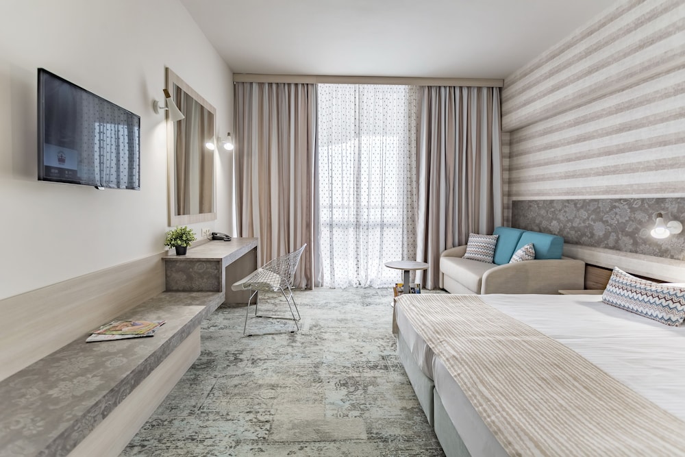 Deluxe Double Room, Partial Sea View (Beach Offer)