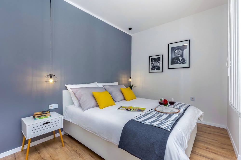 Deluxe Apartment, 1 Queen Bed with Sofa bed, Non Smoking, Kitchenette photo 2