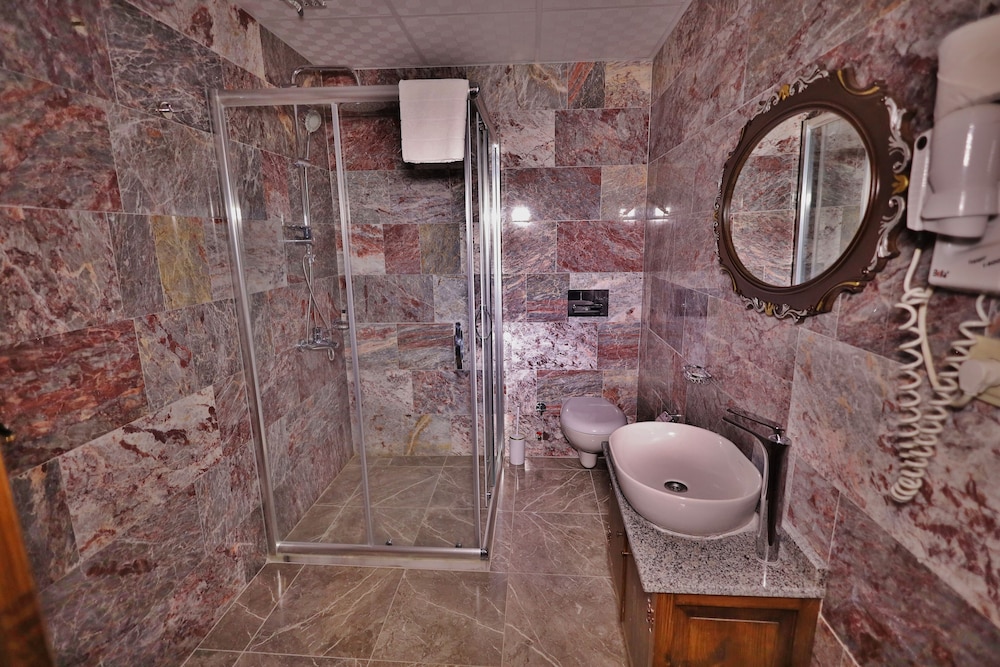Family Suite, 1 Queen Bed, City View, Courtyard Area photo 2