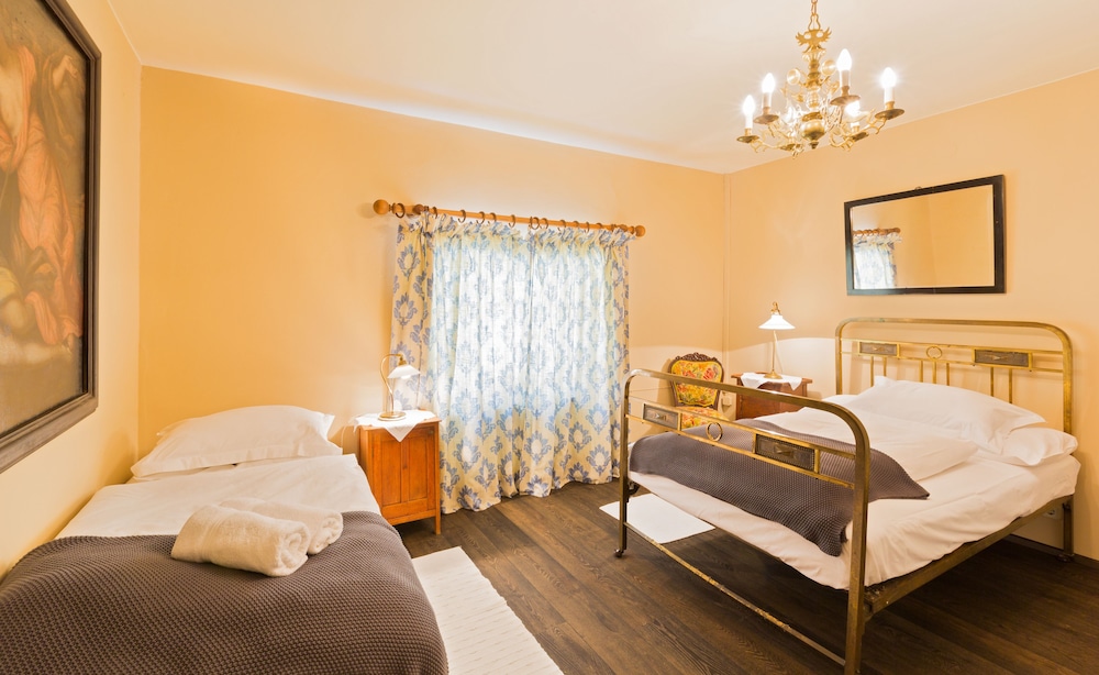 Double Room, Shared Bathroom photo 1