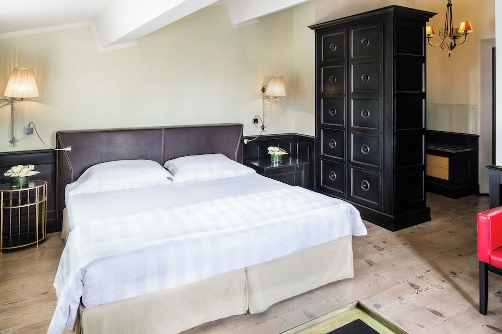 Grand Deluxe Room, Stay for Kids and Teens Included - Photo 3