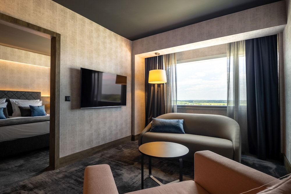 River Executive Suite photo 1