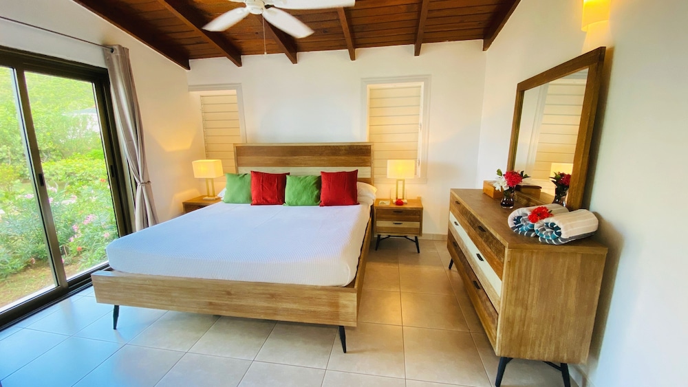 Luxury Suite, 2 Bedrooms, Kitchen, Beachfront photo 1