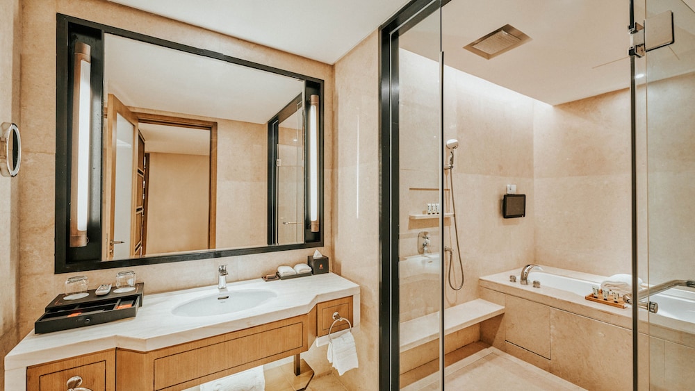 Deluxe Room, 1 Bedroom, Non Smoking, City View photo 3