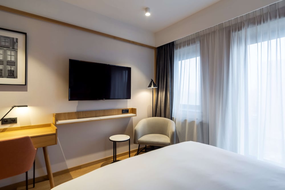 Standard Room thumbnail 6