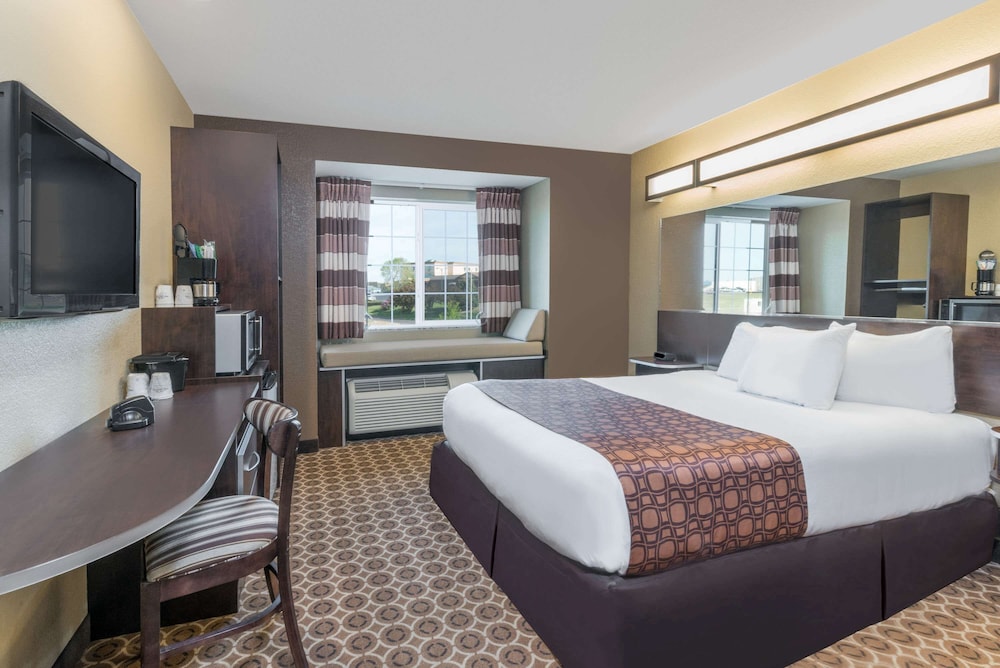 Suite, 1 Queen Bed, Non Smoking - Photo 7