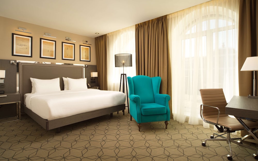Room, 1 King Bed, Balcony photo 3