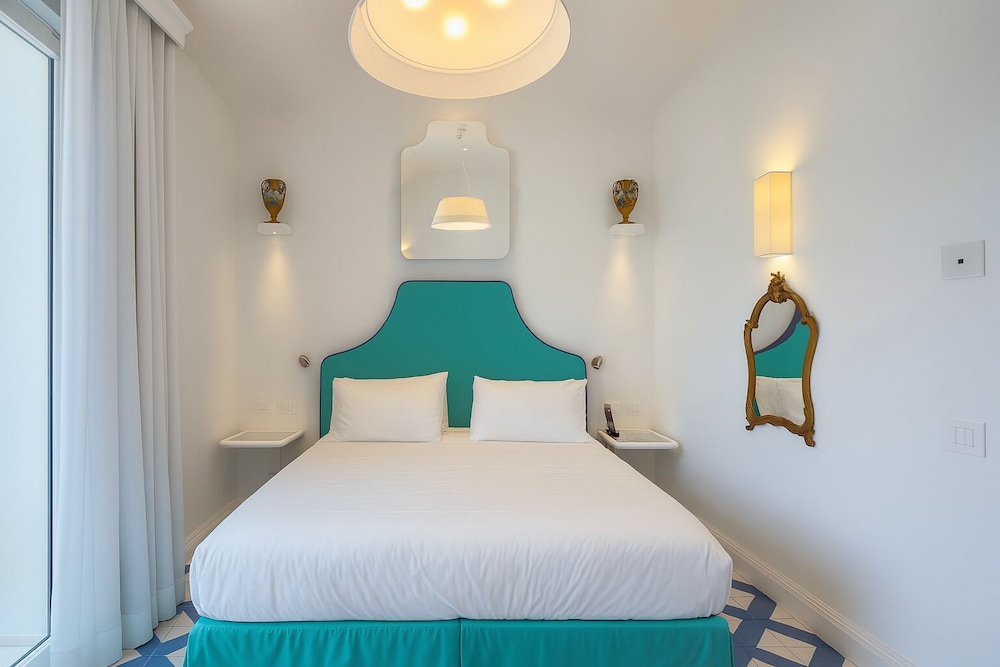 Classic Room, Partial Sea View