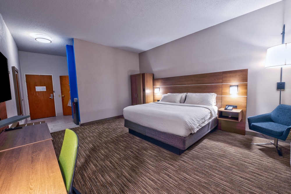 Standard Room, 1 King Bed, Accessible (Hearing) - Photo 6