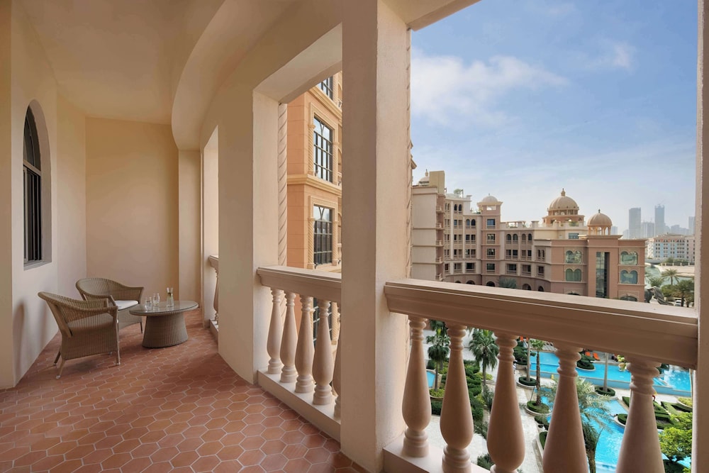 Deluxe Room, Pool View photo 2