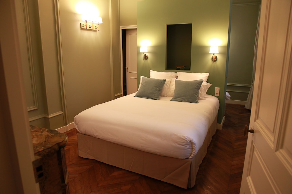 Deluxe Double Room, 1 Queen Bed, Non Smoking, Garden View photo 3