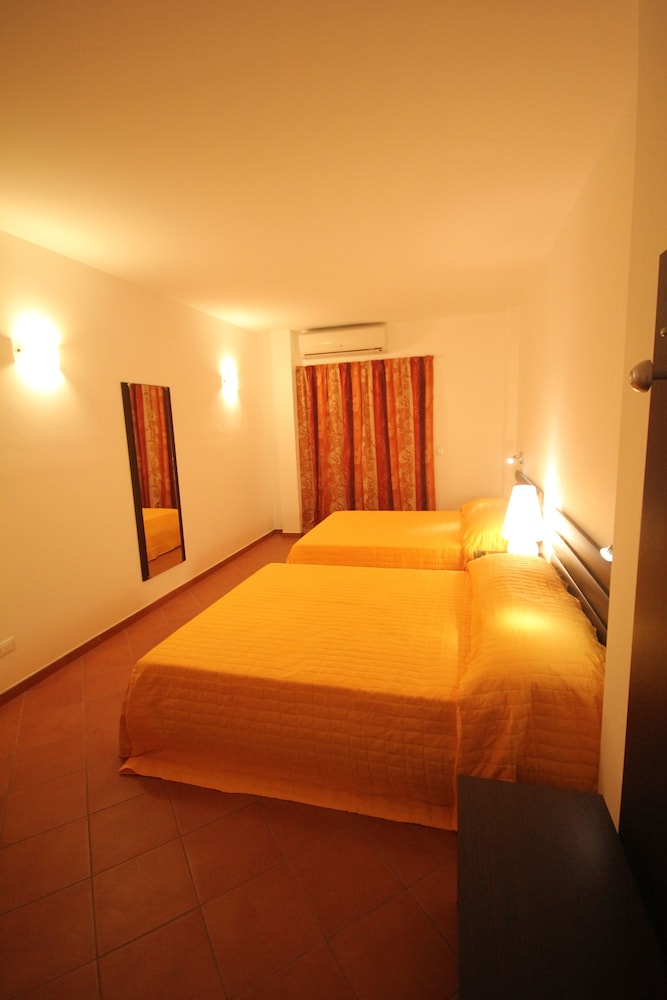 Standard Room, 2 Queen Beds, Accessible photo 3