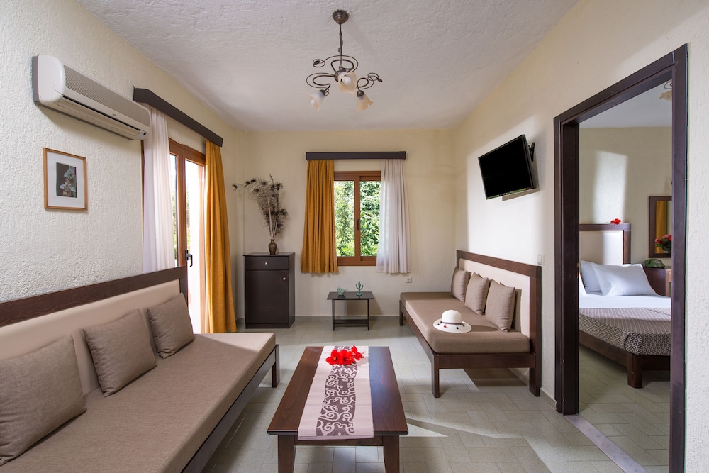 Deluxe Suite - Photo 2