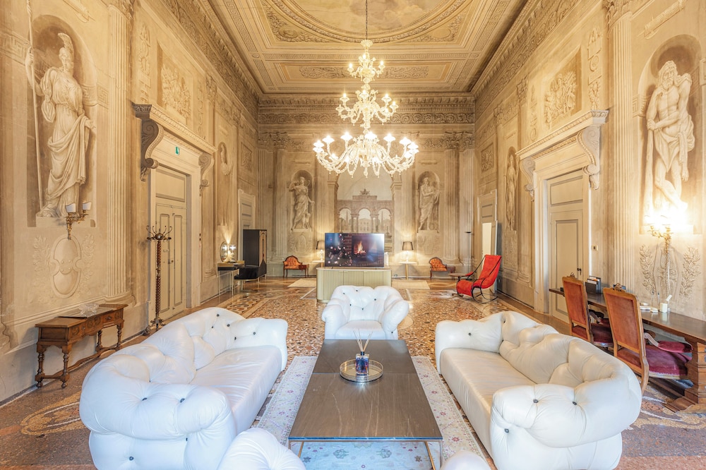 Royal Suite, City View