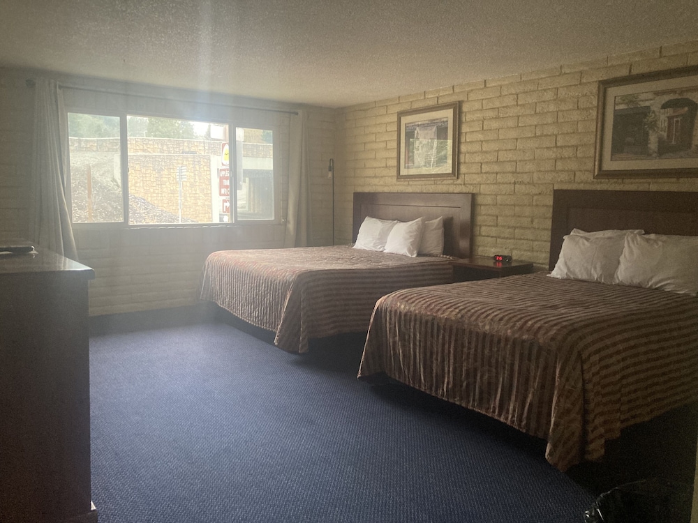Room, Multiple Beds, Non Smoking (Efficiency) - Photo 4