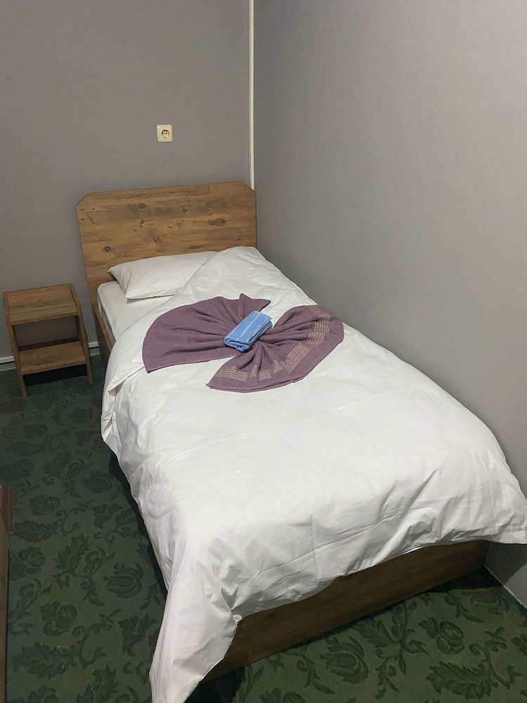 Standard Twin Room - Photo 4