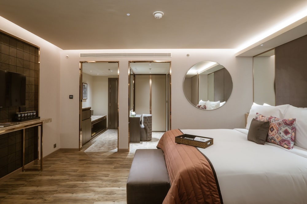 Studio Suite - Photo 1