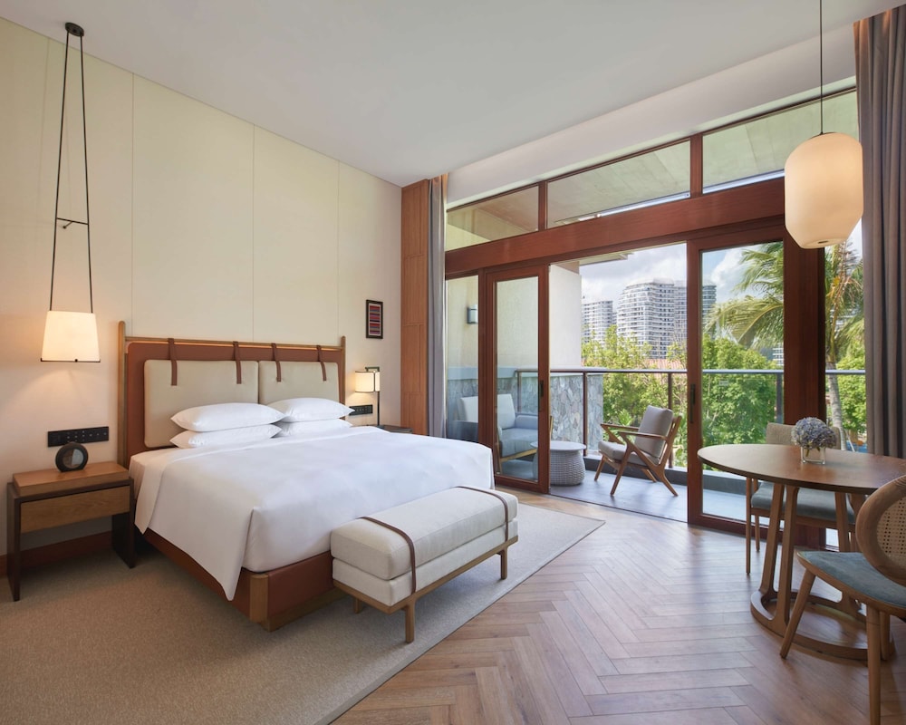 Room, 1 King Bed, Garden View - Photo 1