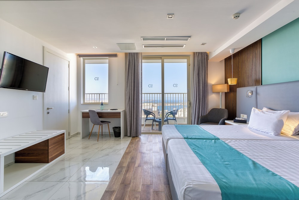 Panoramic Room