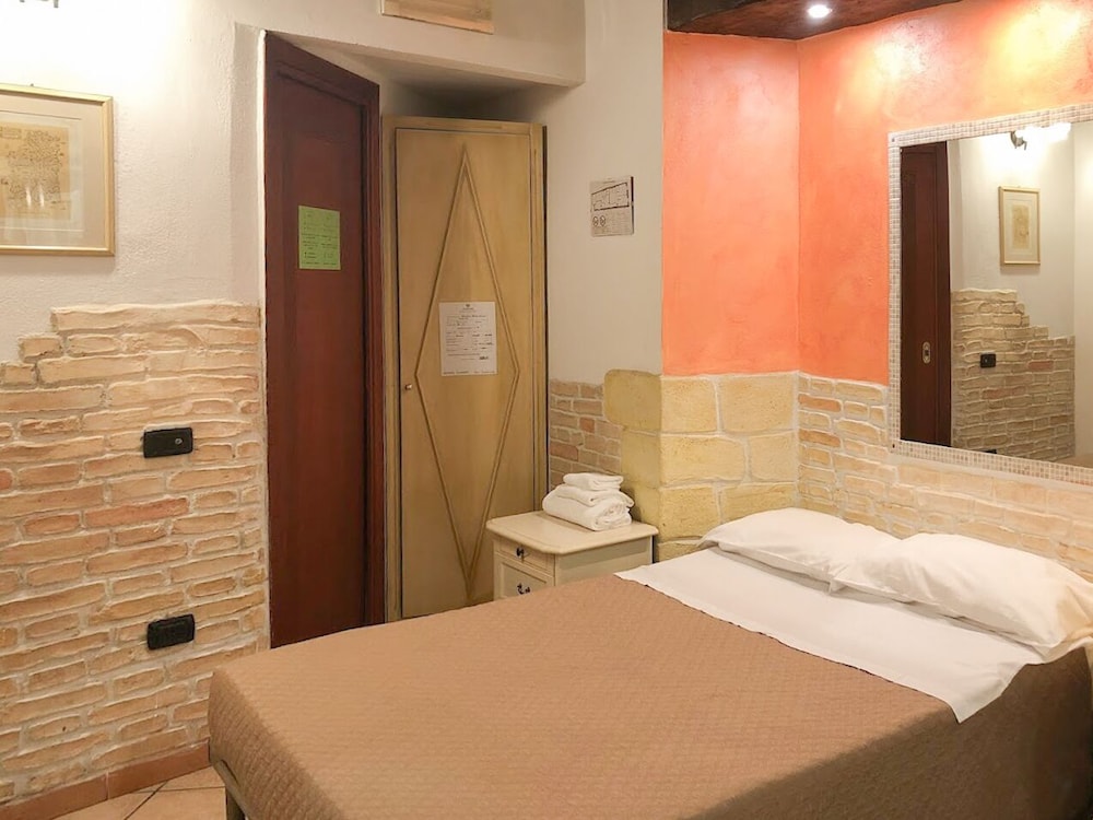 Economy Single Room, 1 Bedroom, Ensuite photo 1