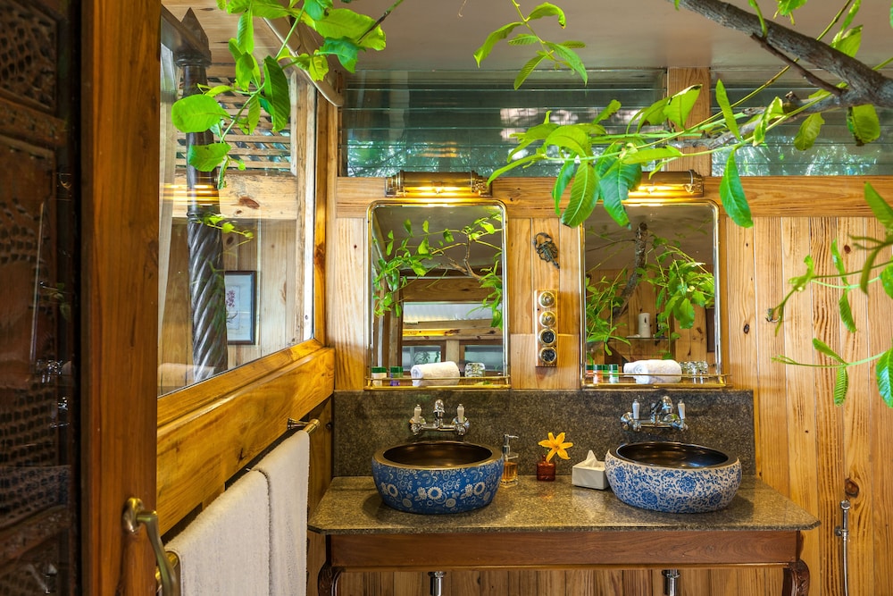 Sunset Machan with Bathtub on Deck photo 2