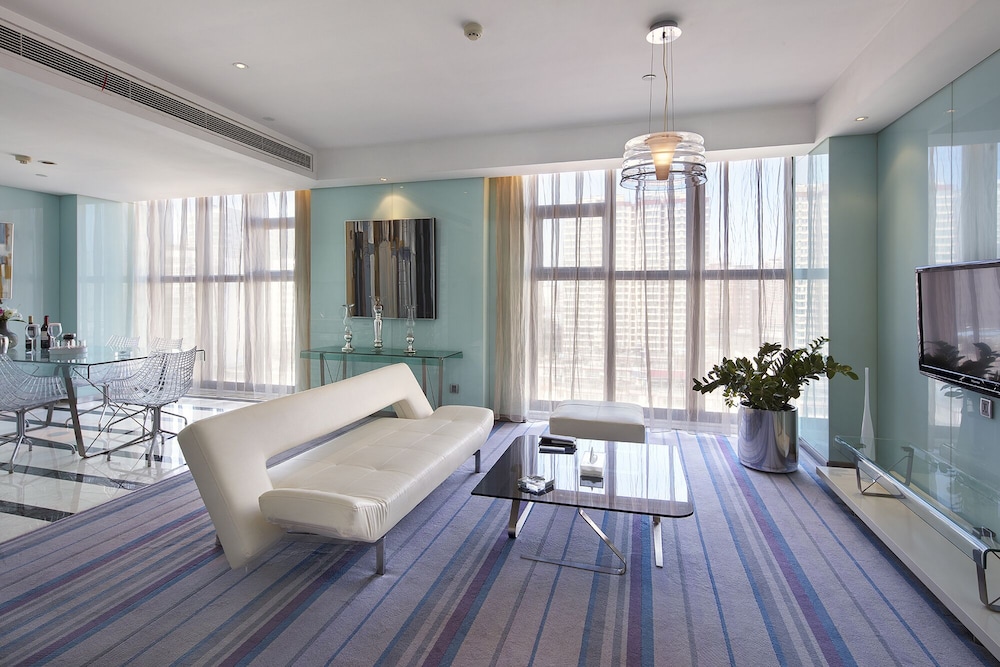 Deluxe Suite photo 2