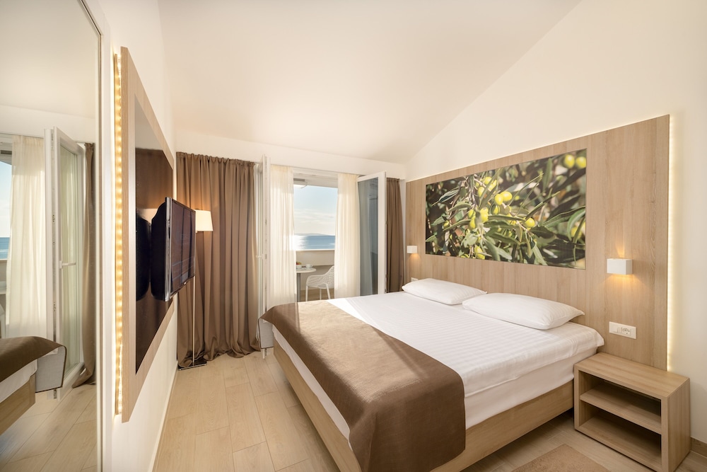 Standard Family Room, Balcony, Sea view (Residence)