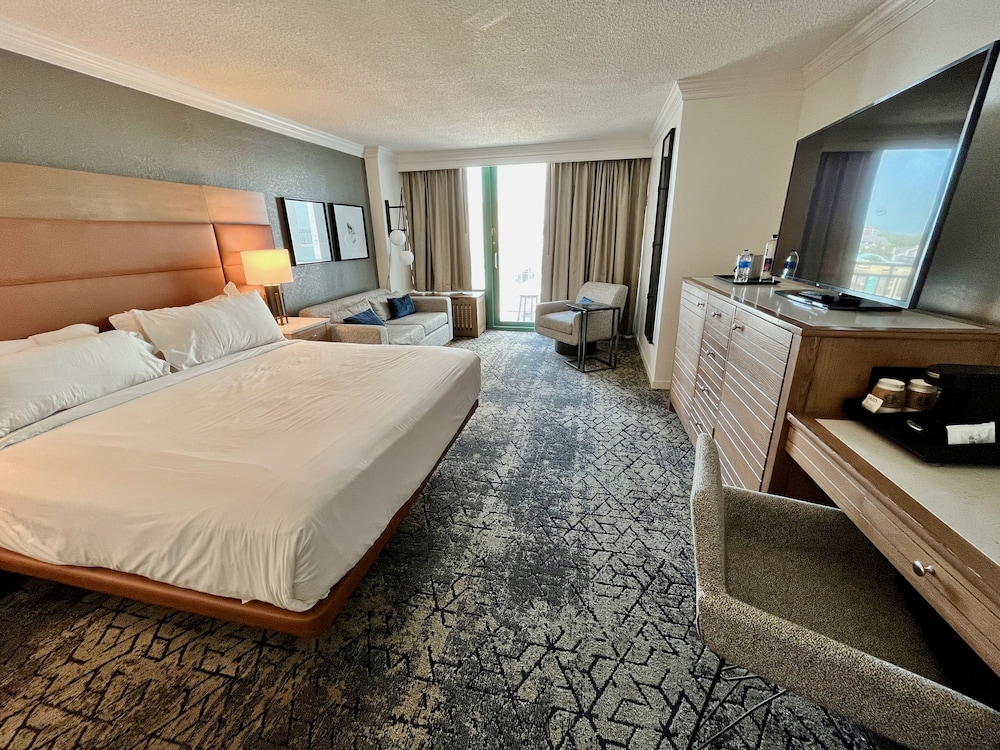 Room, 1 King Bed with Sofa bed, Balcony, Partial Ocean View - Photo 8