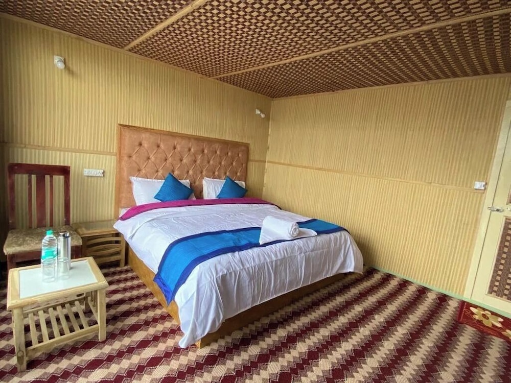 Deluxe Room, Lake View photo 3