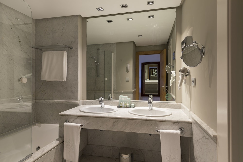 Superior Twin Room - Photo 8