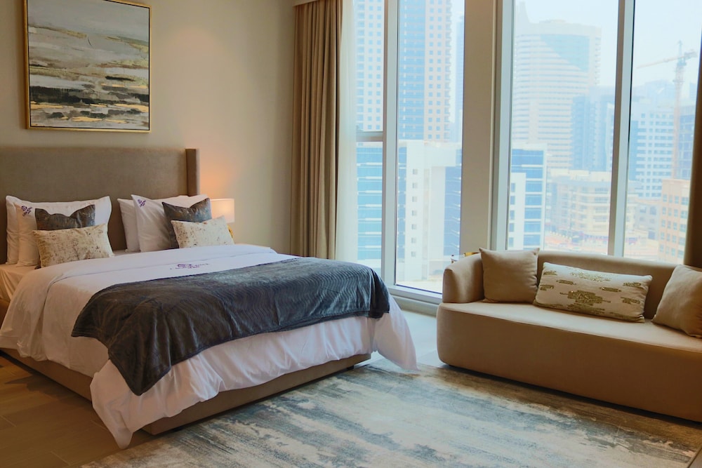 Premier Studio, 1 Queen Bed, Pool Access, City View photo 1