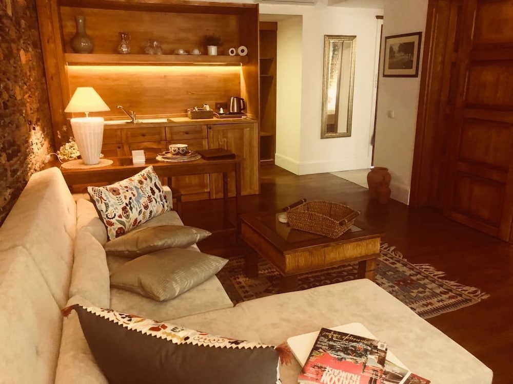 Deluxe Suite, 1 King Bed with Sofa bed, Sea View photo 3