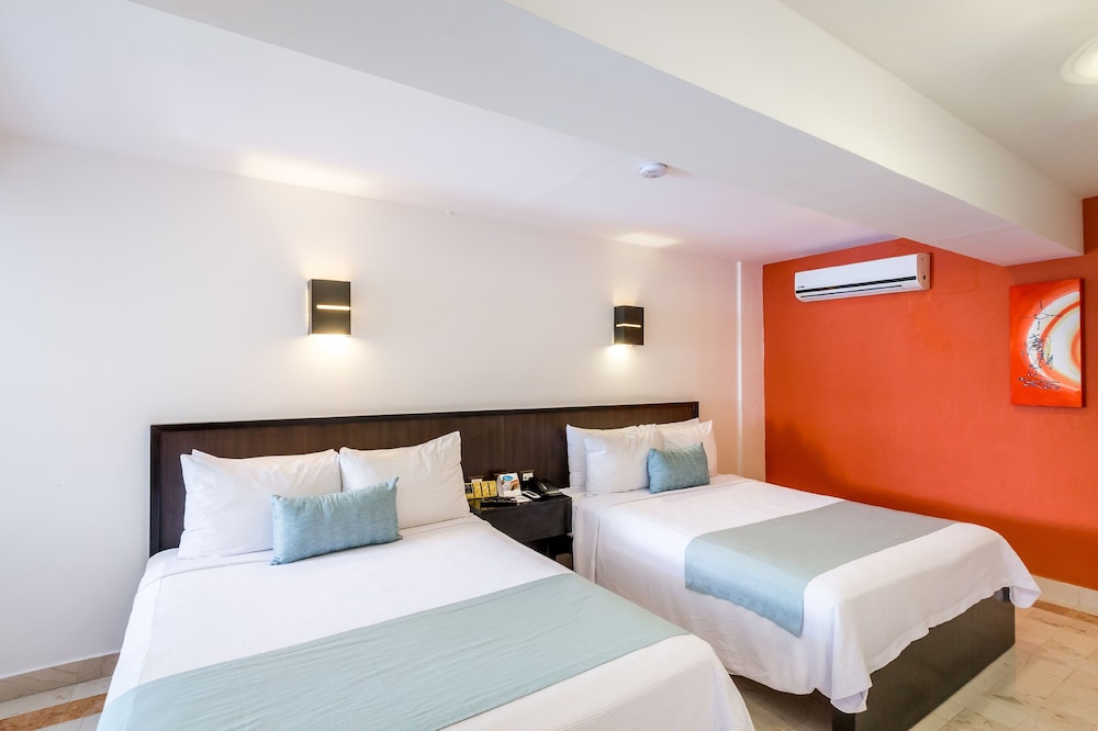 Quadruple Room - Photo 1