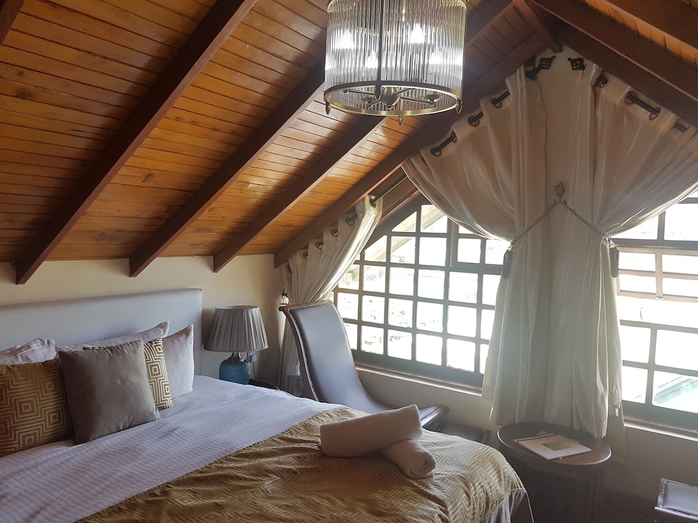 Attic Room photo 2
