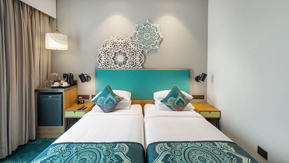 Superior Twin Room with 24 Hrs Check-in & Check-out - Photo 1