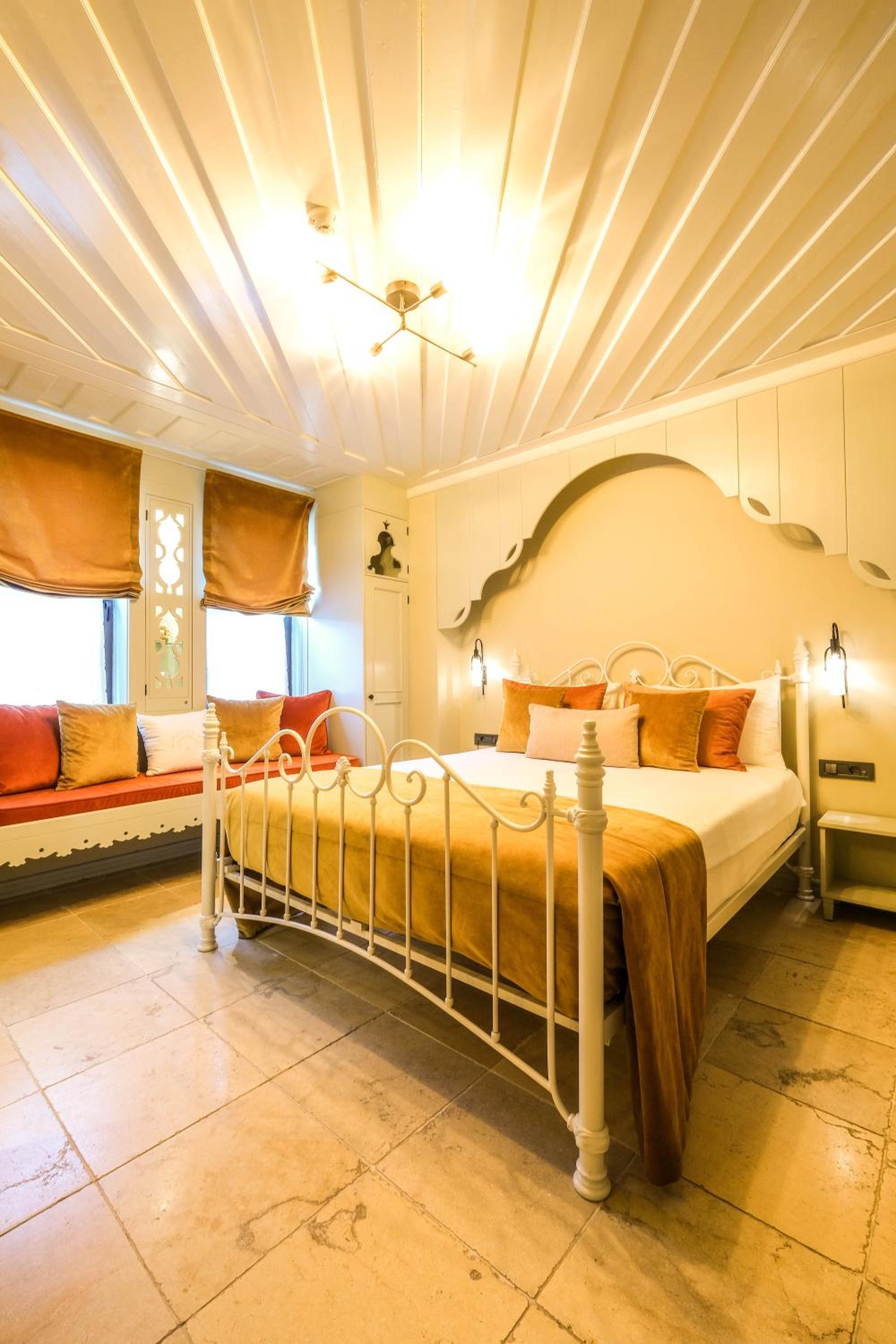 Deluxe Double Room - Photo 22